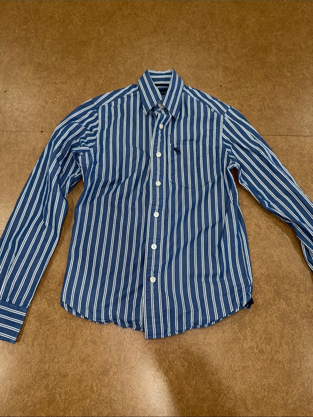 Abercrombie • Boys • Navy and White Vertical Stripe Button-Down Shirt • Medium